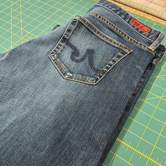 The Tomboy Crop - relaxed straight crop - by AG - Picture 13 of 14